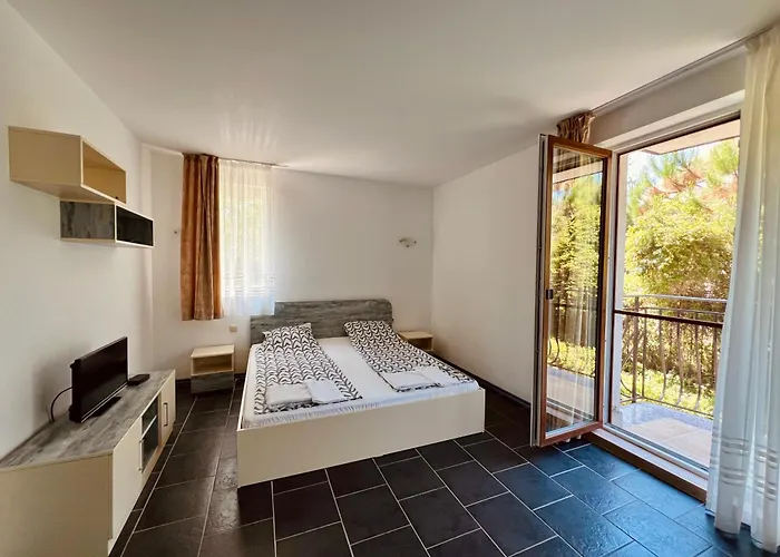 Къща за гости Limani